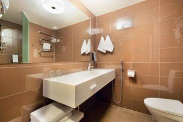 Фото номера Двухместный номер с 2 отдельными кроватями Отель Original Sokos Hotel Vaakuna Rovaniemi г. Рованиеми 12