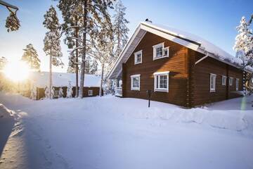 Фото номера Коттедж с 2 спальнями и сауной Дома для отпуска Ounasvaaran Lakituvat Chalets г. Рованиеми 44