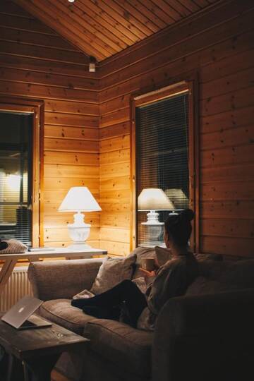 Фото номера Улучшенное шале (для 6 человек) с сауной Отель Lapland Hotels Ounasvaara Chalets г. Рованиеми 5